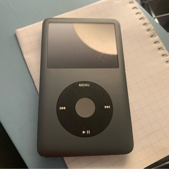 7th Gen IPod Classic, 160GB mint condition w/ cord - Picture 2 of 3